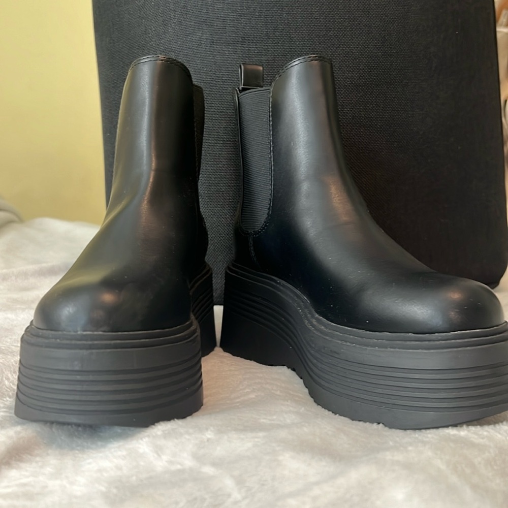 Brand new Nine West platform, black boots. Size 7M. Never worn! 😀
